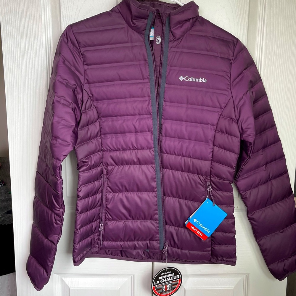 Woman’s lightweight down puffer coat in size xs